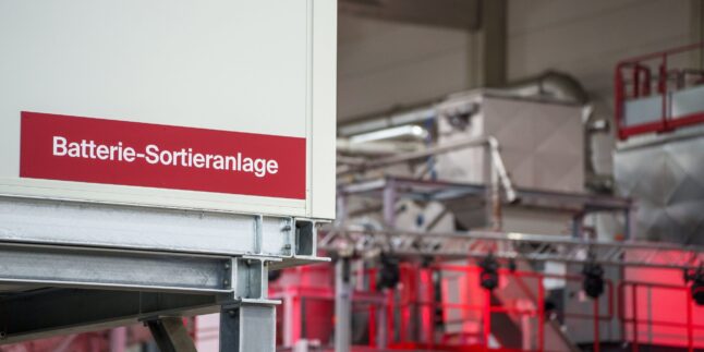 Batterie-Sortieranlage in Recyclingwerk