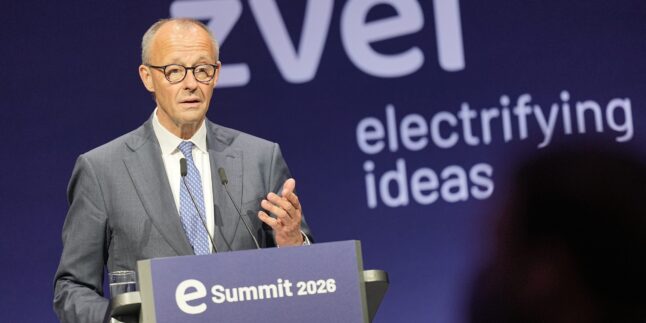 Bundeskanzler Friedrich Merz redet auf dem "e summit 2026"