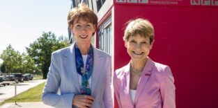 Von links: Hauke Stars, Konzernvorstand für IT, Volkswagen Group, Prof. Dr. Angela Ittel, Präsidentin TU Braunschweig.