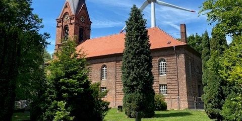 Die Kirche St. Gertrud zu Altenwerder zeigt, wie anspruchsvolle TGA-Planung dazu beitragen kann, historische Bausubstanz zu erhalten und gleichzeitig zeitgemäße Nutzungen zu ermöglichen. Foto: Bernd Meyer