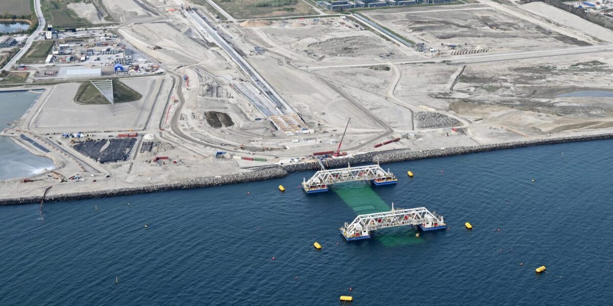 Fehmarnbelt-Tunnel-Baustelle Absenkunge erstes Teil