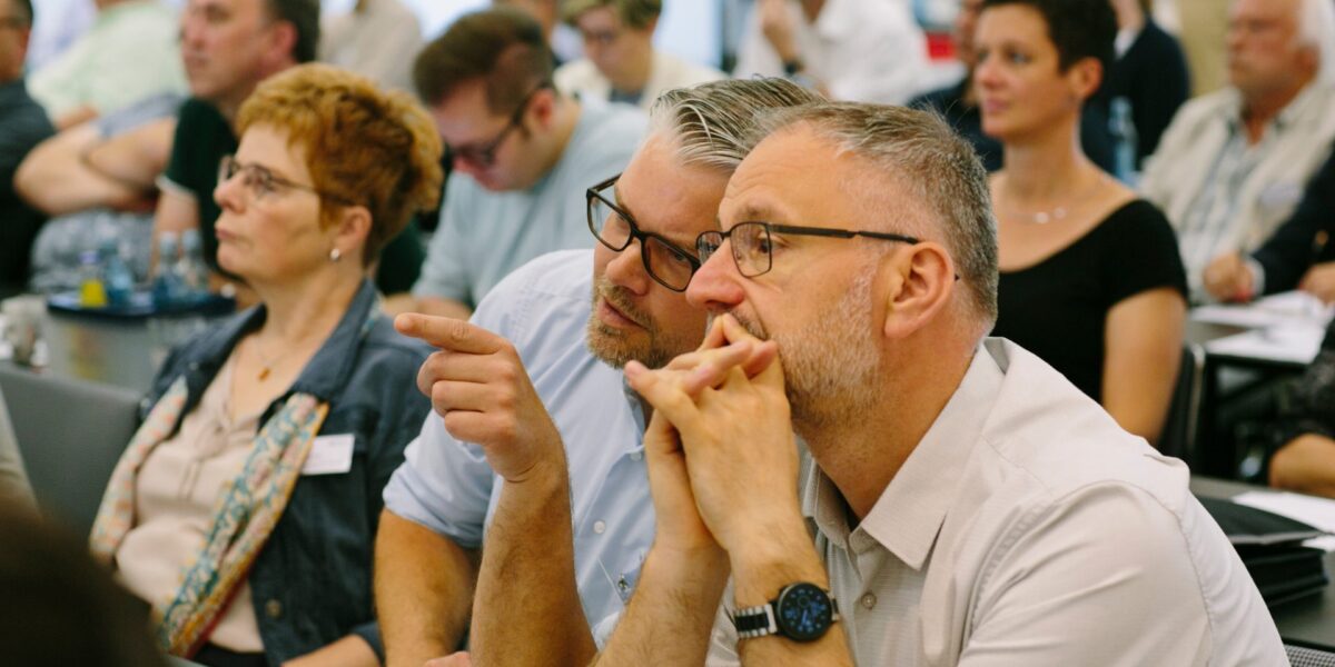 Fachleute diskutieren bei den Eipos-Sachverständigentagen