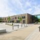 Seriell errichtete Glemstalschule Schwieberdingen-Hemmingen als Beispiel für modularen Schulbau, der im Trendreport Bildungsbau 2025 von Drees & Sommer als Lösung für steigenden Sanierungsstau und wachsende Schülerzahlen dargestellt wird.