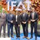 Eröffnung der Umweltleitmesse IFAT 2026 mit Dame in der Mitte (v.l.n.r.): Reinhard Pfeiffer (CEO Messe München GmbH), Thorsten Glauber (bayrischer Staatsminister für Umwelt und Verbraucherschutz), Jessika Roswall (EU-Kommissarin für Umwelt, Wasserresilienz und wettbewerbsfähige Kreislaufwirtschaft), Carsten Schneider (Bundesminister für Umwelt - Naturschutz und Reaktorsicherheit) und Stefan Rummel (CEO Messe München GmbH).