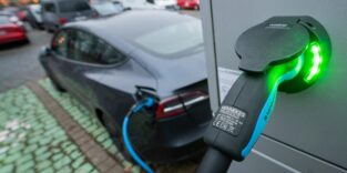Ladesäule Ladeinfrastruktur Tesla