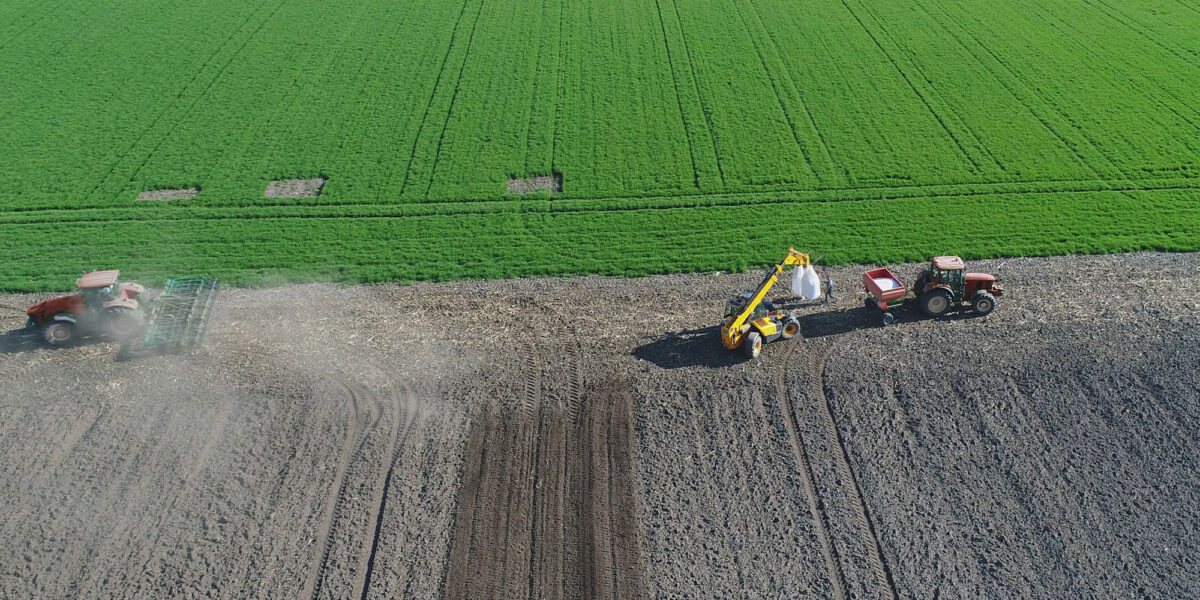 Feld wird gedüngt