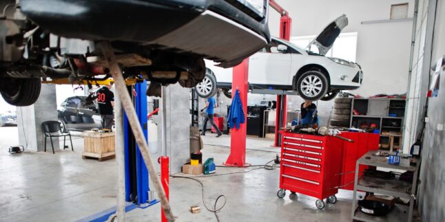Blick in eine Autowerkstatt
