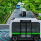 Autonomer elektric shuttle Bus fährt selbständig durch die Stadt