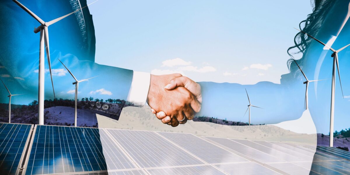 symbolbild - Handschlag von den fachkräften aus dem Bereich Energie
