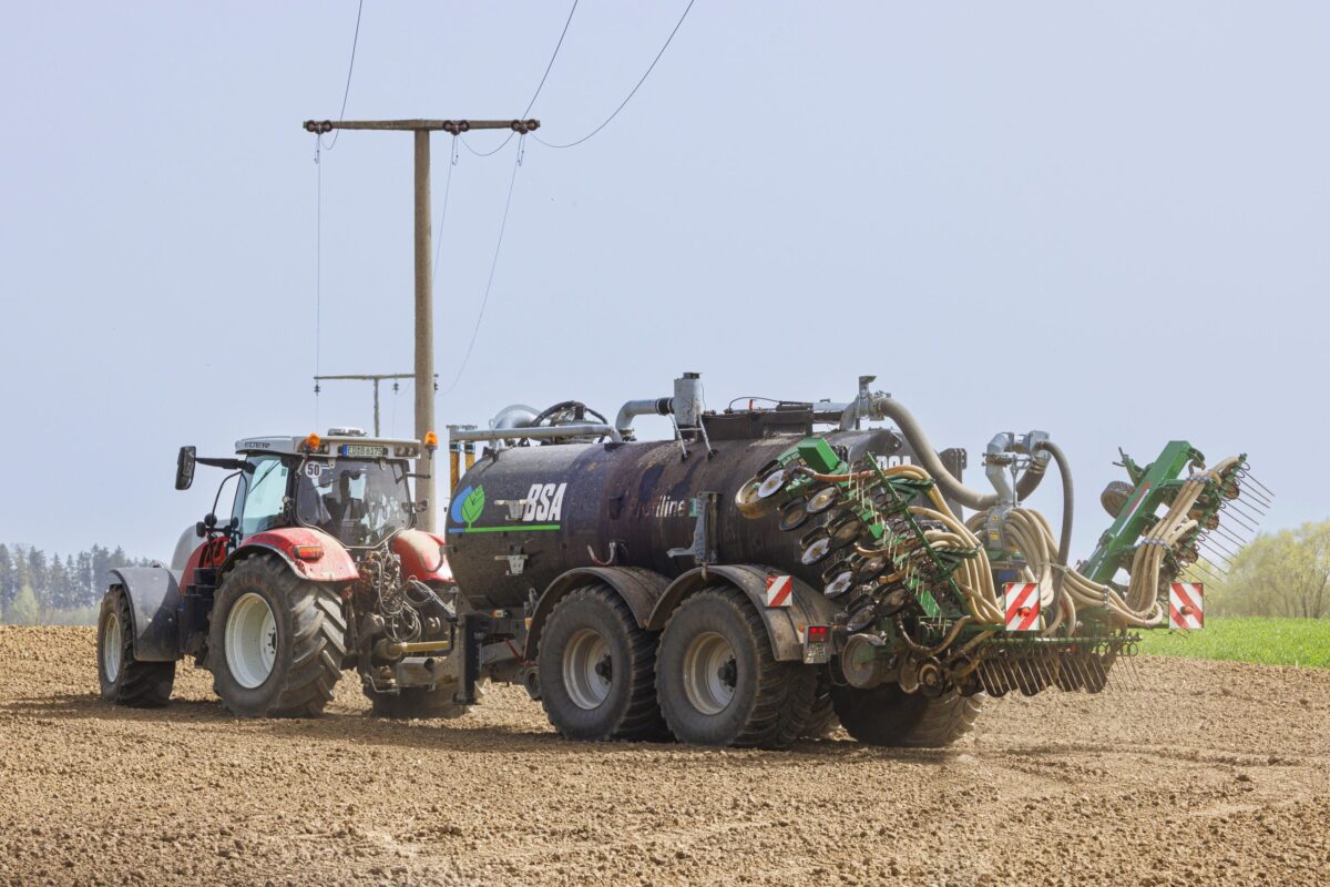 Traktor auf Feld