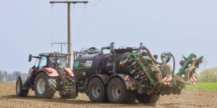 Traktor auf Feld