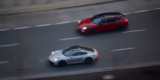 Porsche als Verbrenner oder als Elektrofahrzeug - in einem Modell