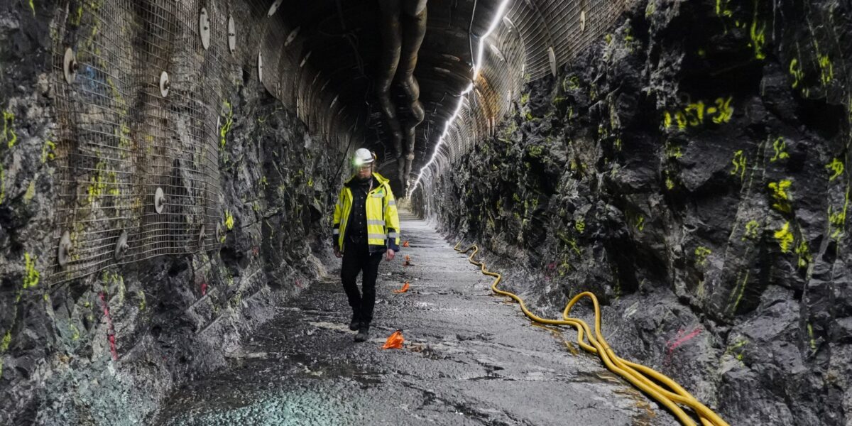 Geologe Tuomas Pere in einem Einlagerungstunnel des Endlagers Onkalo
