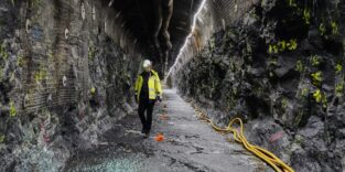 Geologe Tuomas Pere in einem Einlagerungstunnel des Endlagers Onkalo