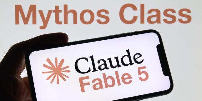 Smartphone mit Anthropic Logo