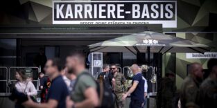 Stand Bundeswehr bei einer Messe