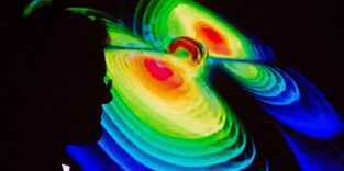 Visualisierung von Gravitationswellen während der Pressekonferenz zum historischen Nachweis im Jahr 2015