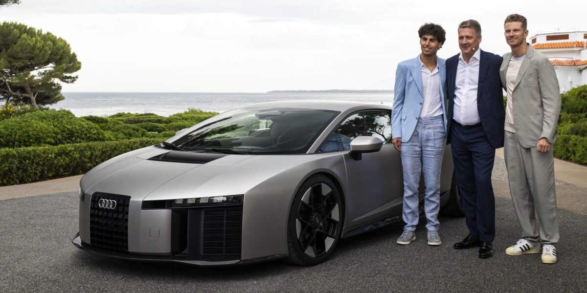 Gabriel Bortoleto, Fahrer des Audi Revolut F1 Teams, Audi-Vorstandsvorsitzender Gernot Döllner und Nico Hülkenberg, Fahrer des Audi Revolut F1 Teams, bei der Enthüllung des seriennahen Prototyps an der Côte d’Azur.
