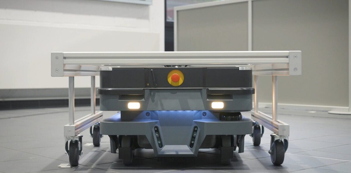 Item hat eine neue Transportlösung für FTS entwickelt, die aus einem standardisierten Base Cart (Basiswagen) besteht, die es in verschiedenen Varianten gibt. Bild: item Industrietechnik GmbH