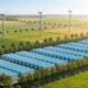 Batteriecontainer vor Windpark