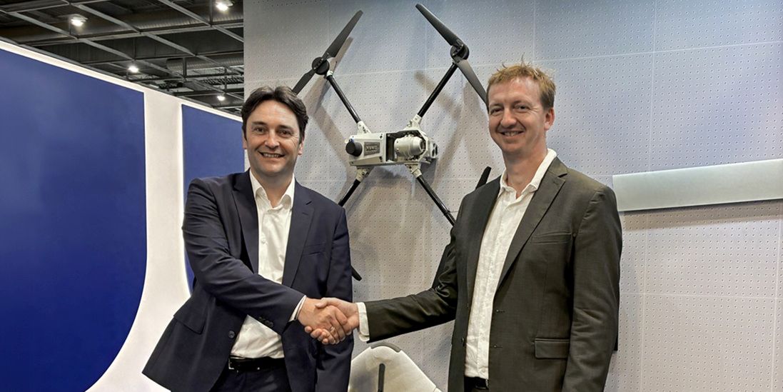 Partnerschaft besiegelt: Rémy Triouleyre, Regional CEO Europa der Schaeffler AG (li), und Bastien Mancini, CEO von Delair. Foto: Schaeffler