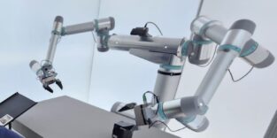 Ein modular zusammengesetzter Roboter mit zwei Armen