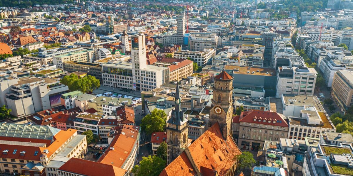 Laut einer aktuellen Studie verfügt Stuttgart, bezogen auf die Einwohnerzahl, über die höchste KWK-Dichte unter Deutschlands 30 größten Städten. Foto: Smarterpix / Roxana