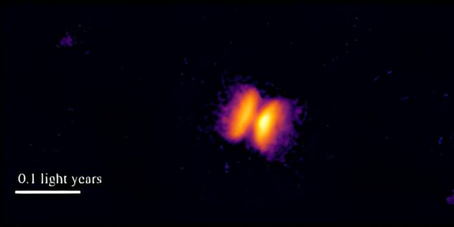 Aufnahme des HST, die den bipolaren Ausfluss von Material zeigt, das von der Heliumnova V445 Puppis ausgestoßen wurde