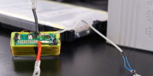 Die grüne Platine enthält den elektronischen Schaltkreis