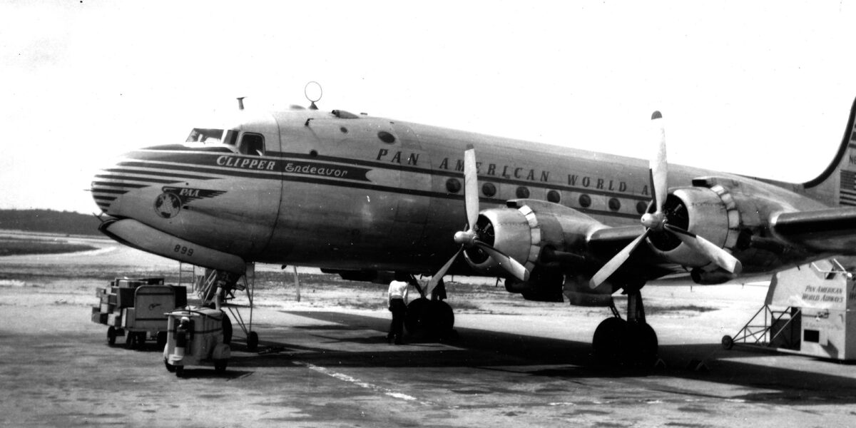 Douglas DC-4 „Clipper Endeavor“ von Pan American World Airways vor dem Unfall