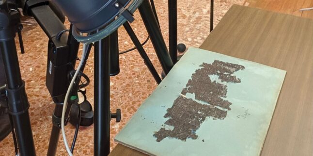 Wärmebildtechnik hilft dabei, verborgene Texte in den antiken Herculaneum-Papyri sichtbar zu machen