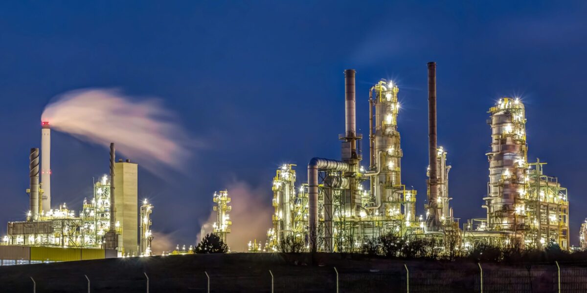 Großwärmepumpen sind auch für Chemieunternehmwn interessant. Foto: Smarterpix /mijeshots.gmail.com