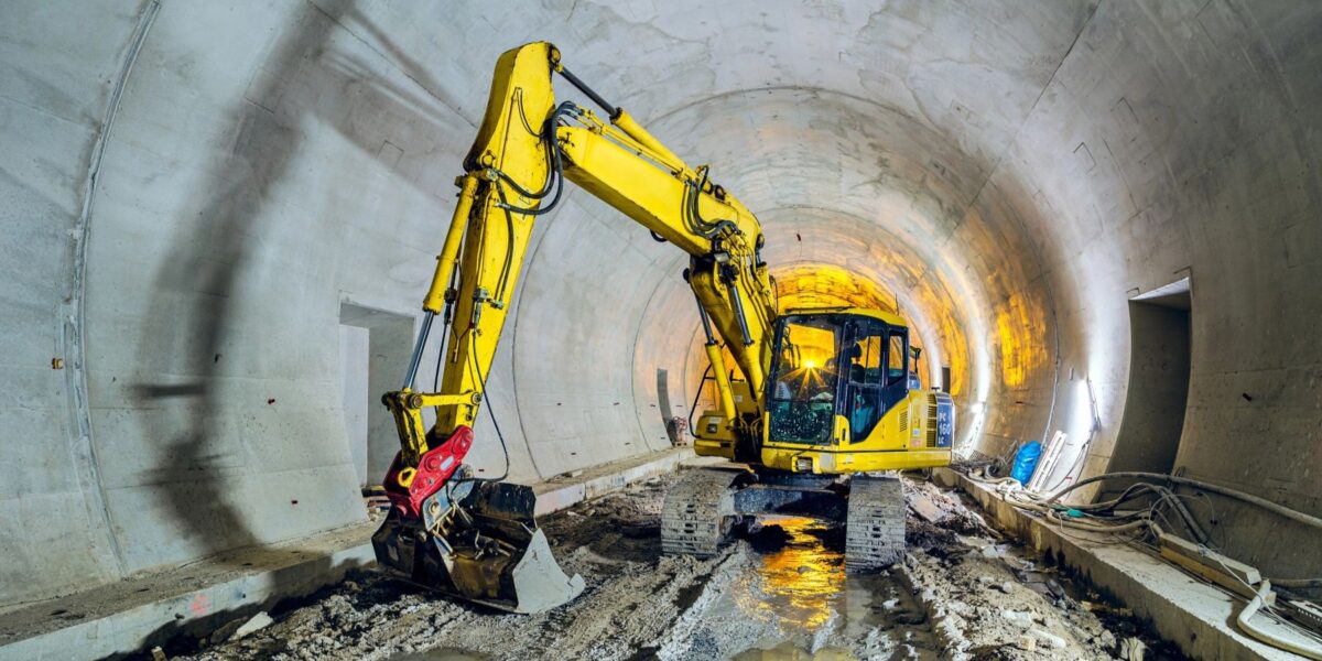 Bagger in einem Tunnel
