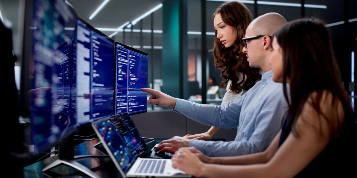 Softwareentwickler bei der Arbeit