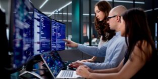 Softwareentwickler bei der Arbeit