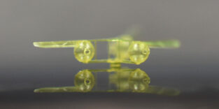 150 µg leichter Mikroflieger hebt allein mit Schall ab