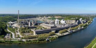 Zementwerk an der Maas bei Maastricht