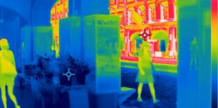 Thermografie macht stark aufgeheizte Fassaden und Straßenflächen sichtbar