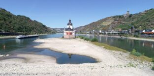 Niedrigwasser am Rhein bei Kaub