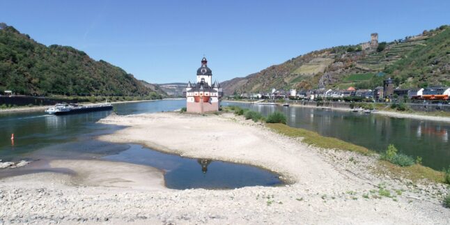 Niedrigwasser am Rhein bei Kaub