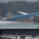 Ein Boeing-Dreamliner der Vietnam Airlines startet am Flughafen München