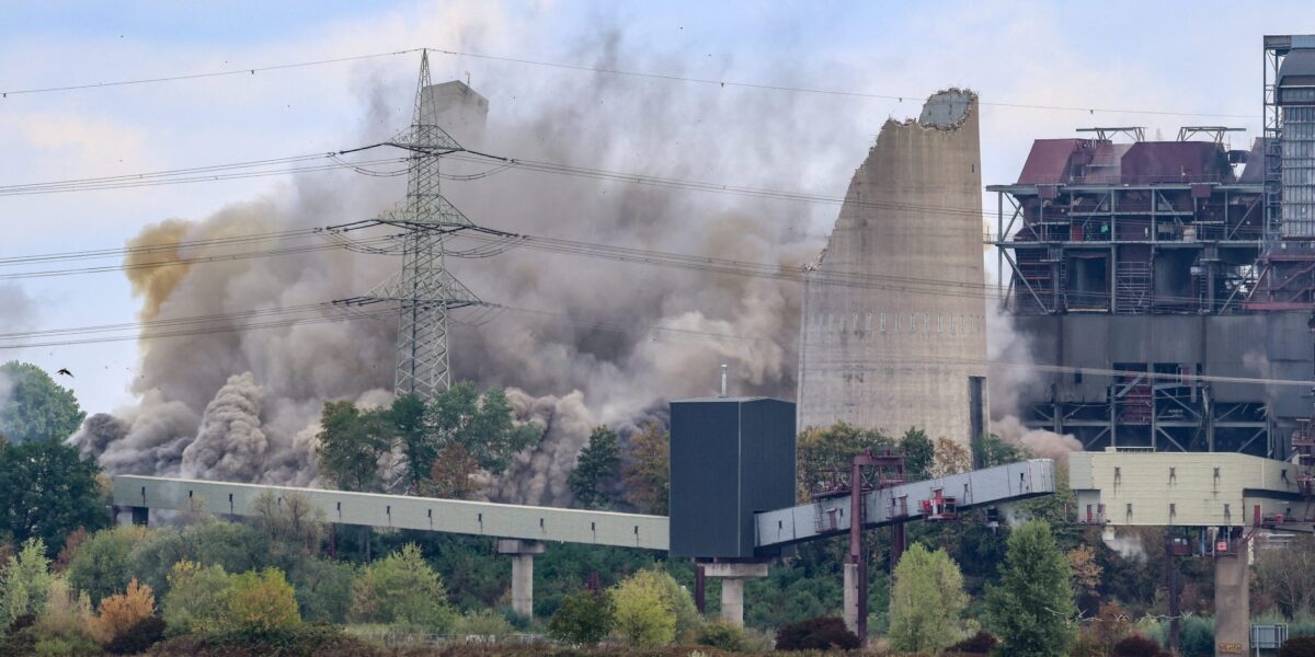 Der Sprengsatz am alten Kesselhaus B zündet in Bodennähe