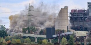 Der Sprengsatz am alten Kesselhaus B zündet in Bodennähe
