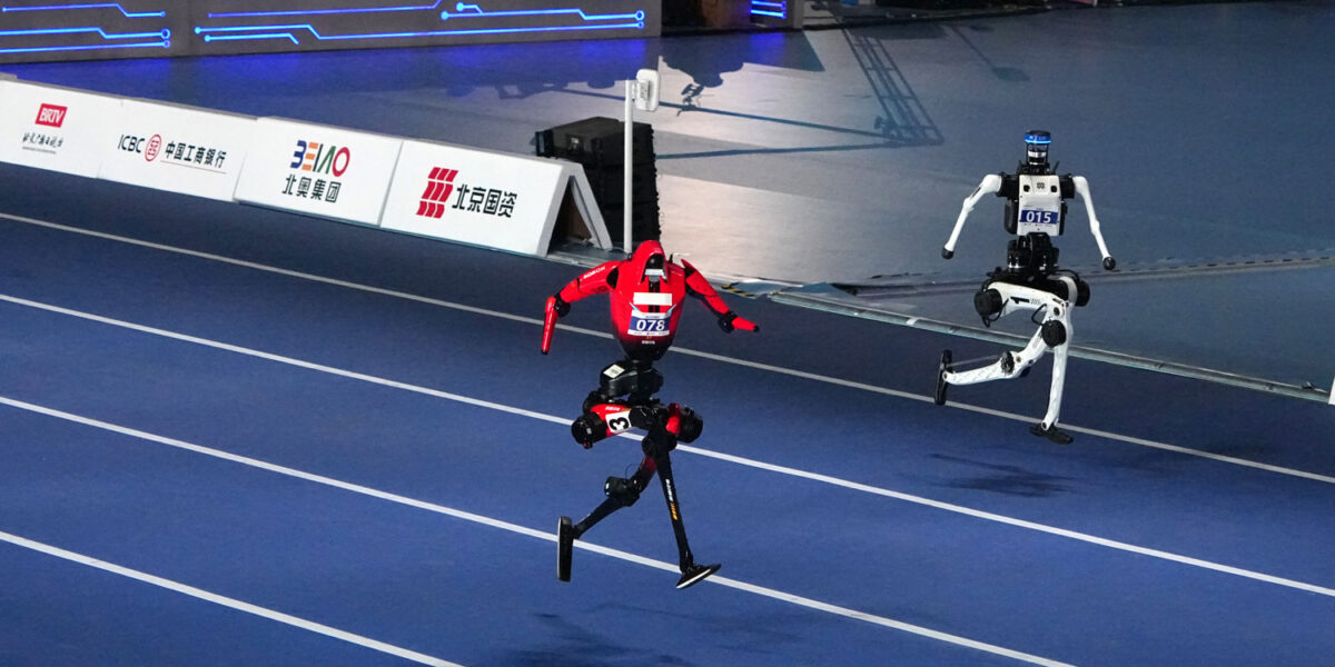 100-m-Lauf bei den World Humanoid Robot Games in Peking
