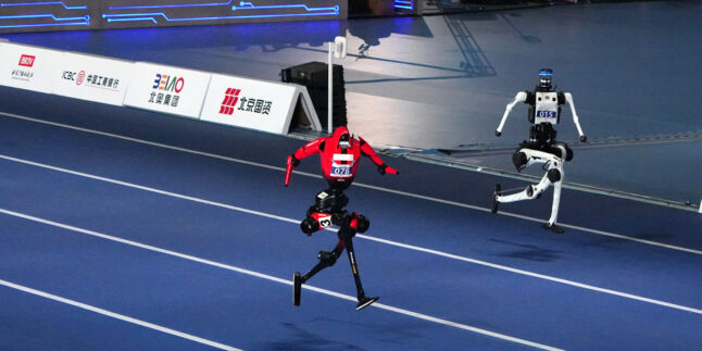 100-m-Lauf bei den World Humanoid Robot Games in Peking