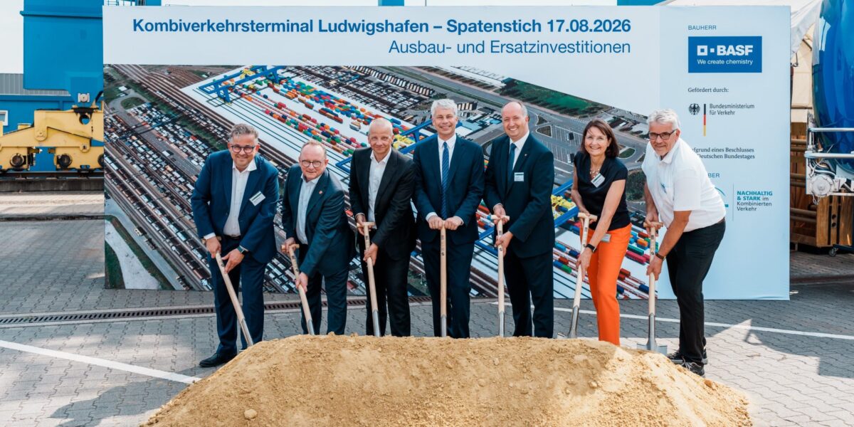 symbolischer Spatenstich für das Kombiverkehrsterminal der BASF in Ludwigshafen