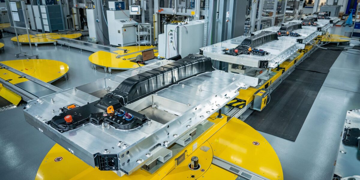 Im Werk Schierling produziert Webasto die Hochleistungsbatterie für den elektrischen Mercedes-AMG GT