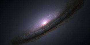 Die Typ-Ia-Supernova SN 1994D leuchtet am Rand der Galaxie NGC 4526