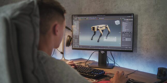 Mann entwirft Roboterhund am Computer