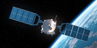 Satellit kreist über der Erde